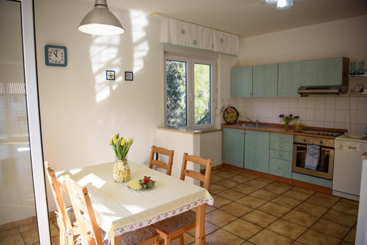 Villa Claudia Lemon Appartment Premantura Ngoại thất bức ảnh